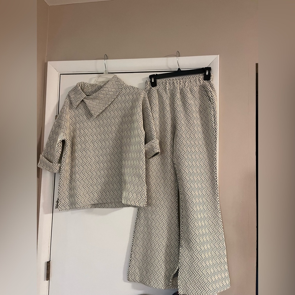 Women’s Two-piece ‘See and Be Seen’ Textured Top/Pant Set